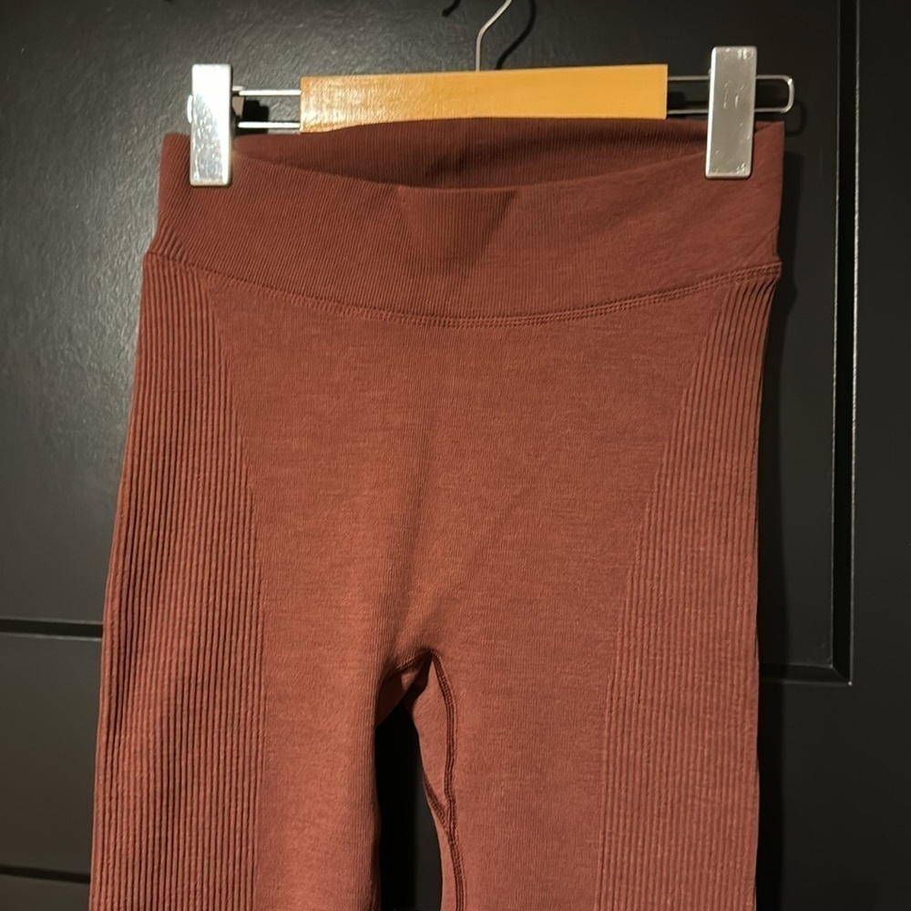 Lululemon Keep The Heat Thermal Tight *27"
Savannah - Picture 12 of 13